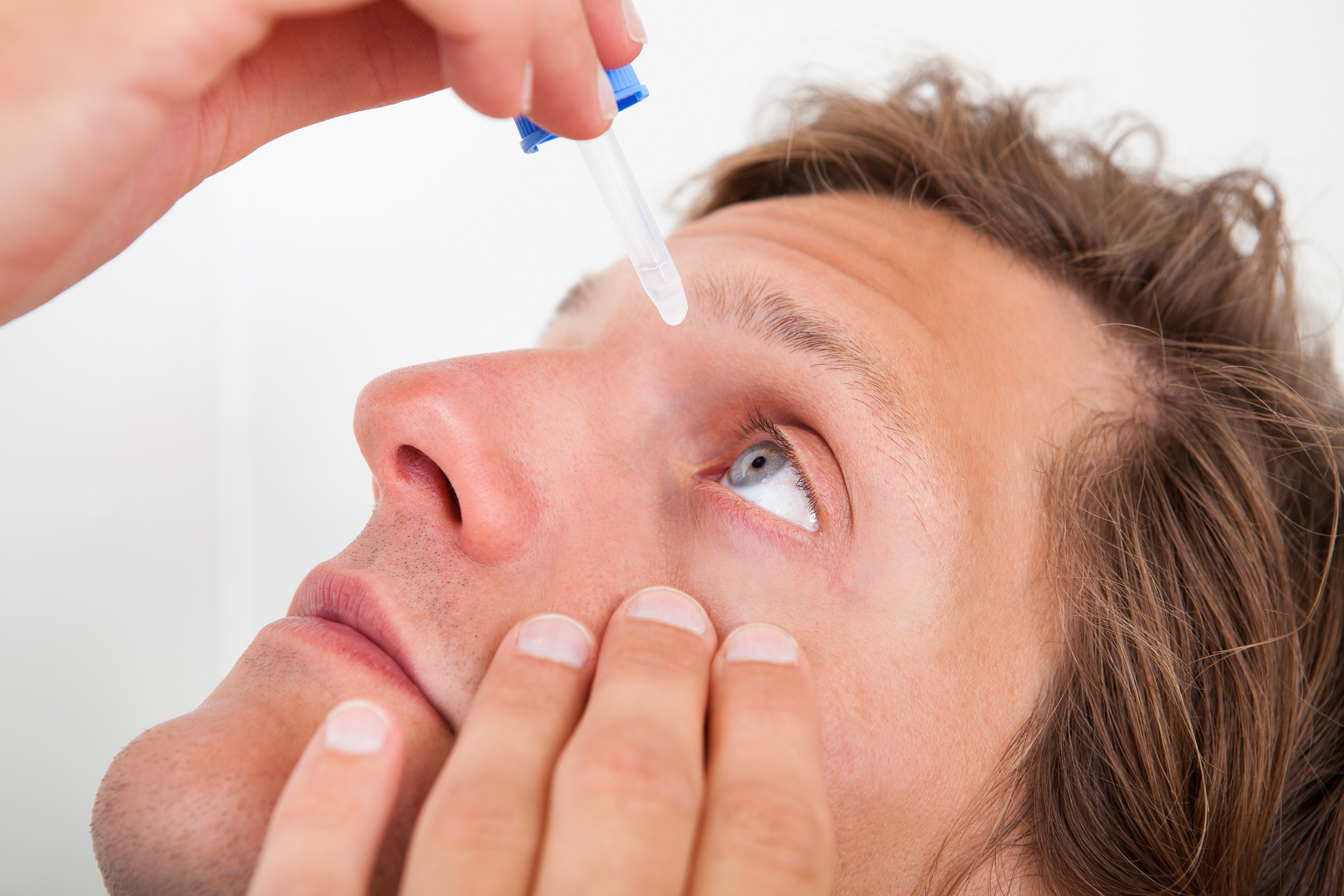 Belgoptic - Blog : Le collyre vous aide si vous souffrez des yeux secs,  larmoyants ou fatigués